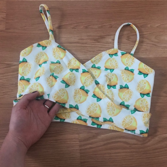 UO kimchi blue lemon crop top size medium - Picture 5 of 6